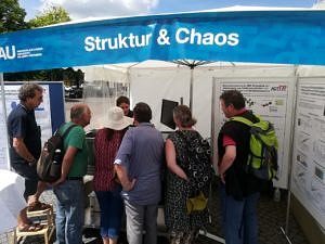 photo of interested visitors watching the DLS experiment