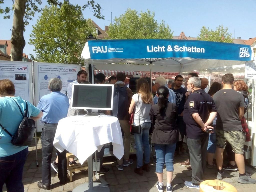 photo of the AOT-TP market stand at the Marktplatz of Erlangen