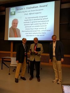 Photo of Alfed Leipertz being handed over the 2018 Yeram S. Touloukian Award from Dan Friend