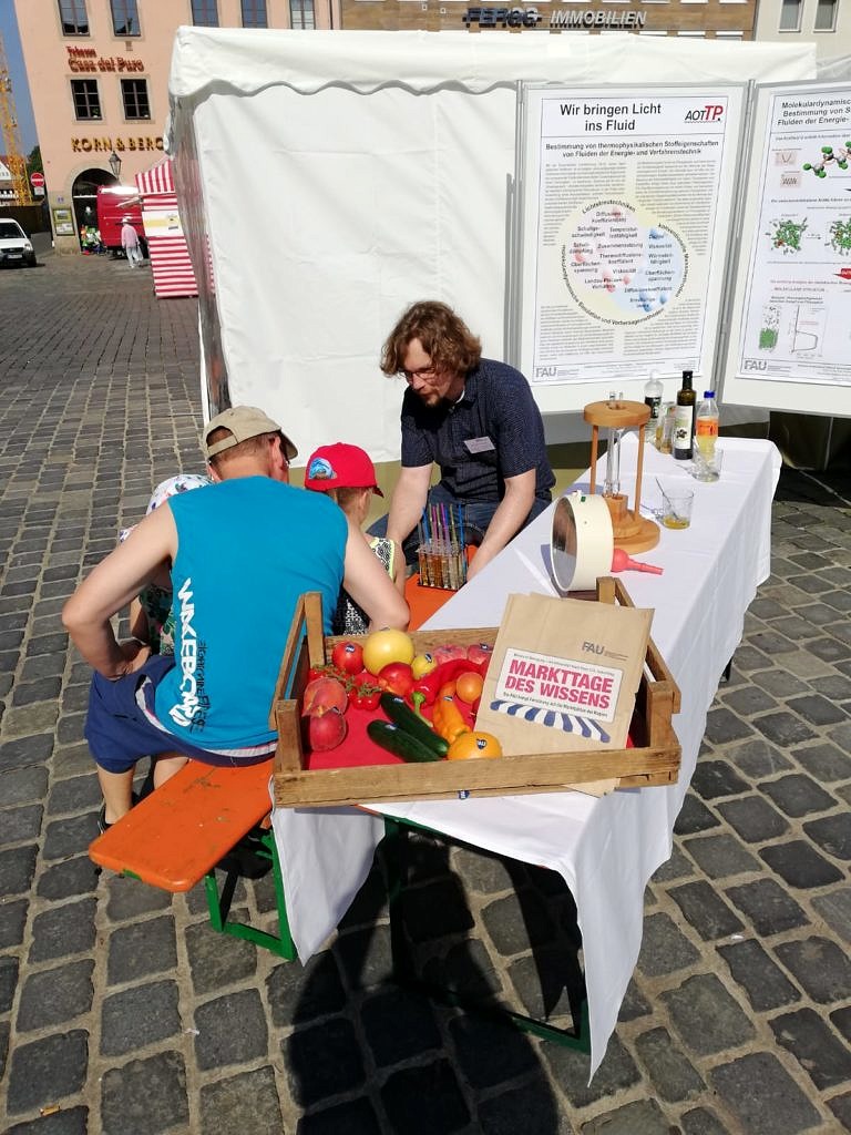 photo of Michael Rausch explaining viscosity to some kids