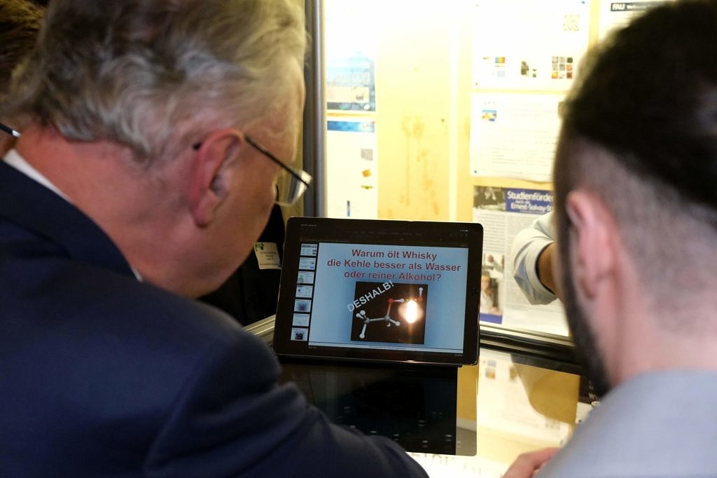 Photograph of Joachim Herrmann trying to answer the question why whisky lubricates the throat better than water or pure alcohol on the basis of DLS measurements