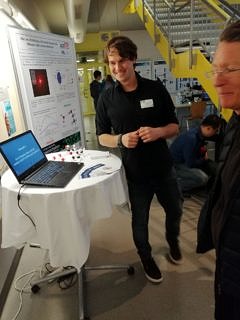 Tobias Klein explaining the DLS experiment