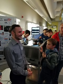 Maximilian Piszko, Francisco Bioucas and Wenchang Wu showing the DLS experiment
