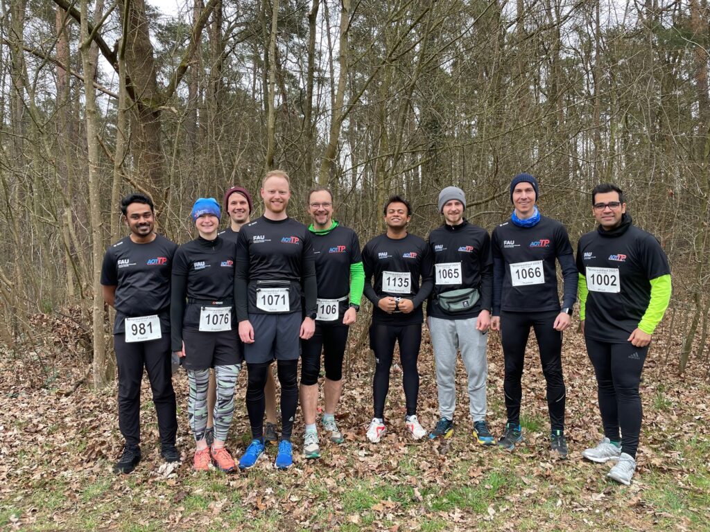 Photo showing the AOT-TP team before the Winterwaldlauf 2025 in Erlangen